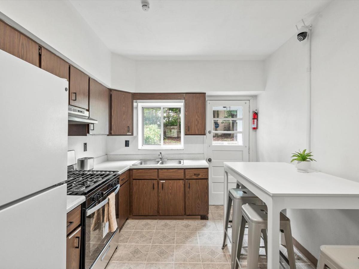 Oakland/University @A Spacious & Modern Private Bedroom With Shared Bathroom Питсбърг Екстериор снимка